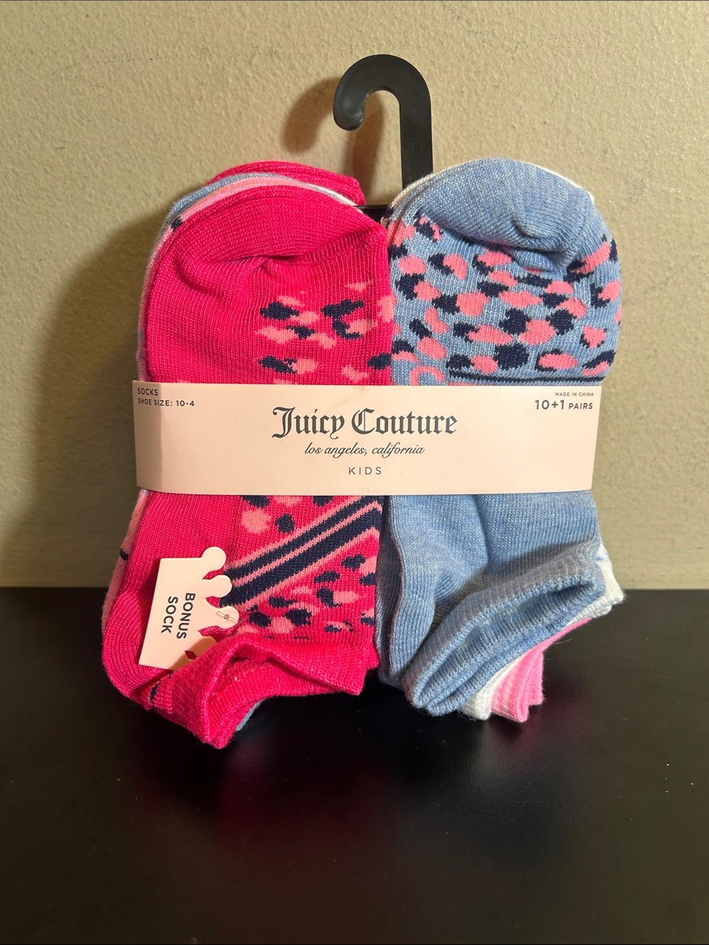 Juicy Couture Kids No-Show Socks (10+1 Pairs, Size 10-4). 

Brand: Juicy Couture